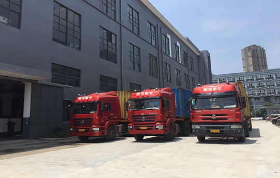 We load 3*40GP container to Africa Country